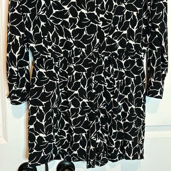 LOFT Black White Leaf Print Long Tab Sleeve Tie Waist Romper 2 Petite - Picture 12 of 15